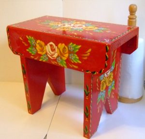 Red cabin "Cracket Stool" in the traditional style by Carishei